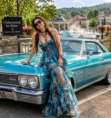 Incredibly Beautiful Female Model photo